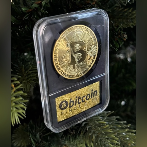 Bitcoin Commemorative Coin In Plastic Protective Case - Picture 3 of 10